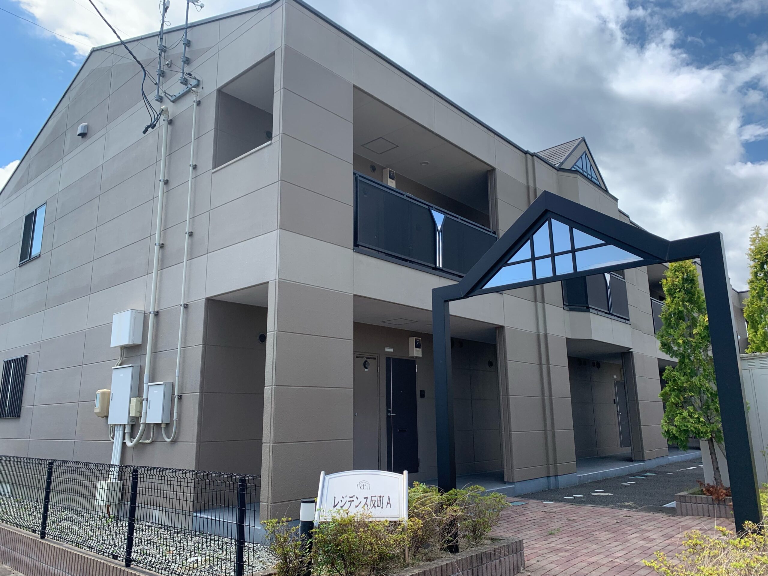 レジデンス反町の外観写真